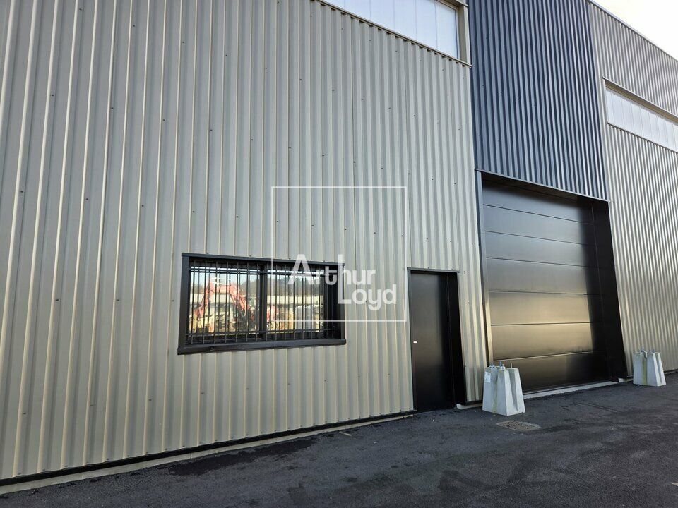 Location local d''activites 302 m² non divisibles