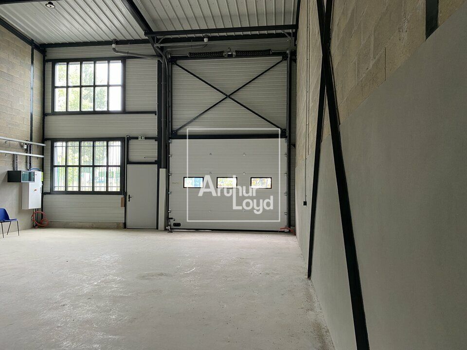 Location local d''activites 657 m² divisibles à partir de 163 m²