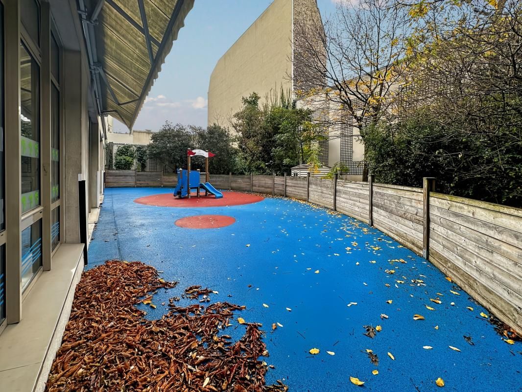 Location local commercial 366 m² non divisibles