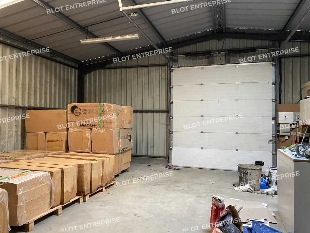 Location entrepôts 110 m² non divisibles