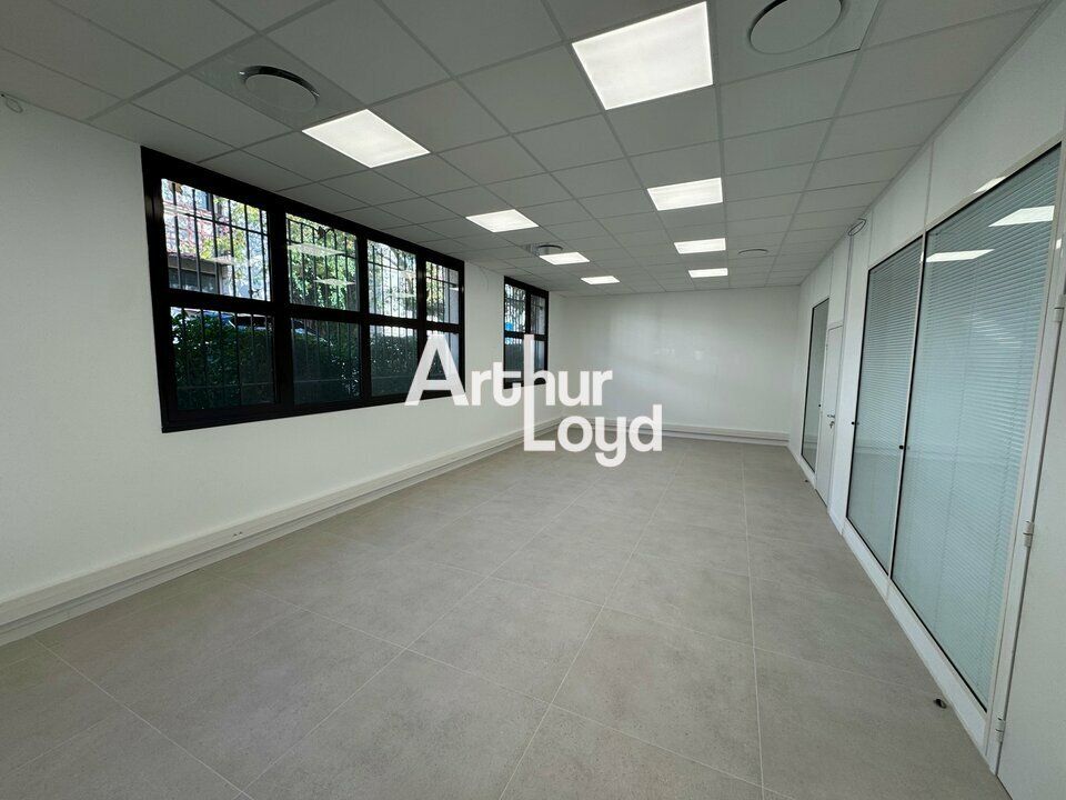 Location bureaux 85 m² divisibles à partir de 30 m²