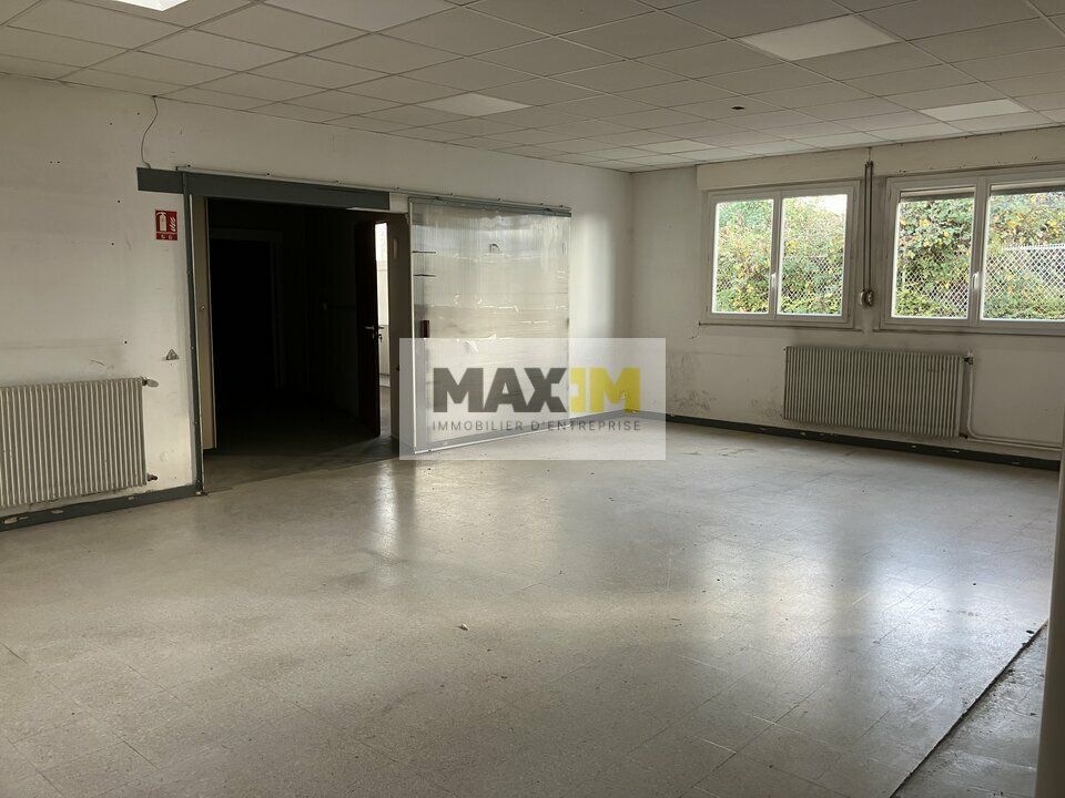 Très bel emplacement pour ce local d'activités