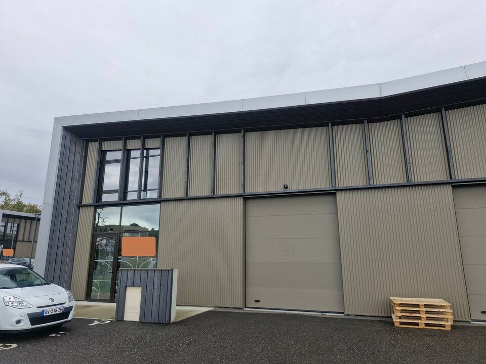 Location local d''activites 353 m² non divisibles