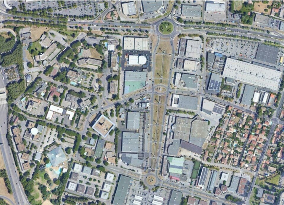 Location local commercial 1100 m² non divisibles