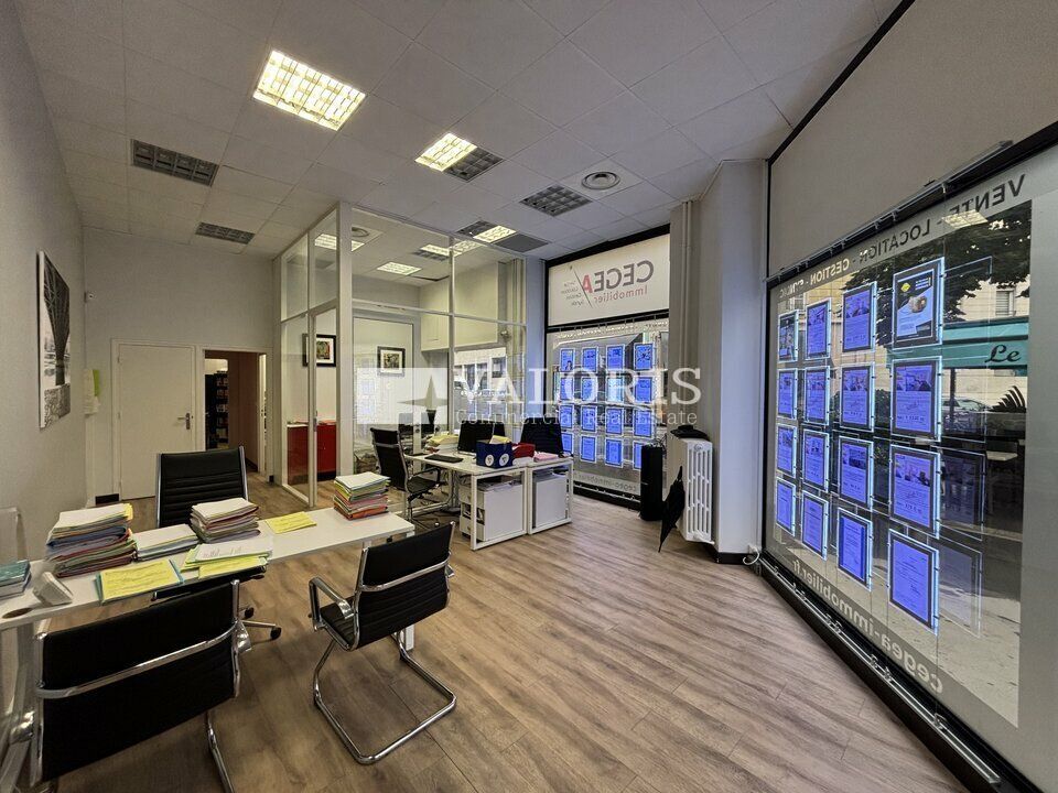 Valoris Real Estate vous propose un local commercial d'une surface de 55,70 m² au coeur du 7ème arrondissement de Lyon et à quelques pas des quais du Rhône.