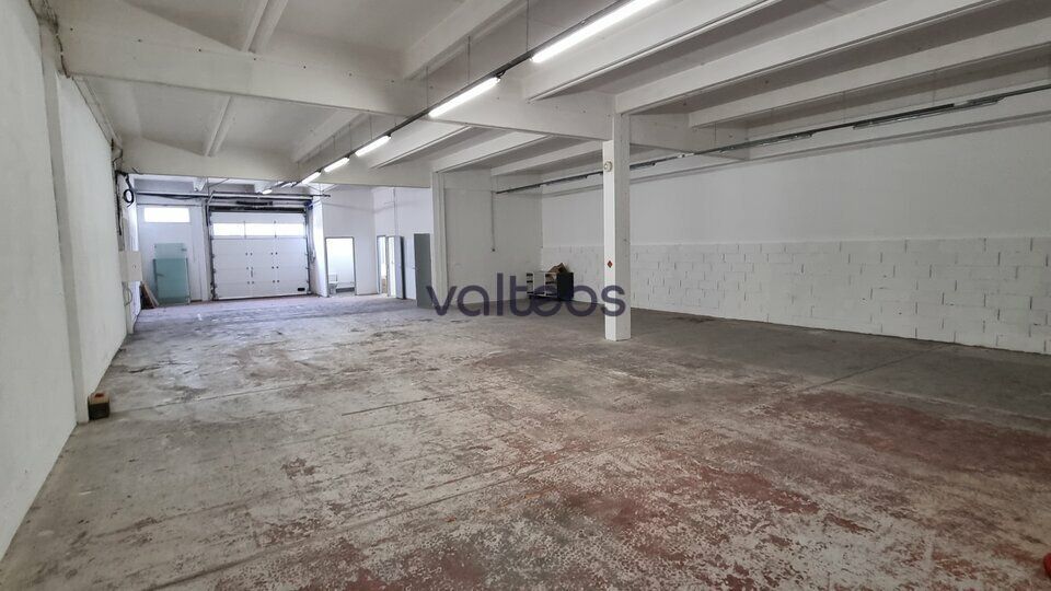 Location local d''activites 230 m² non divisibles