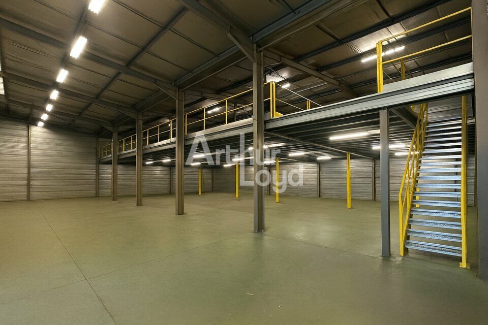 Location entrepot 1500 m² non divisibles