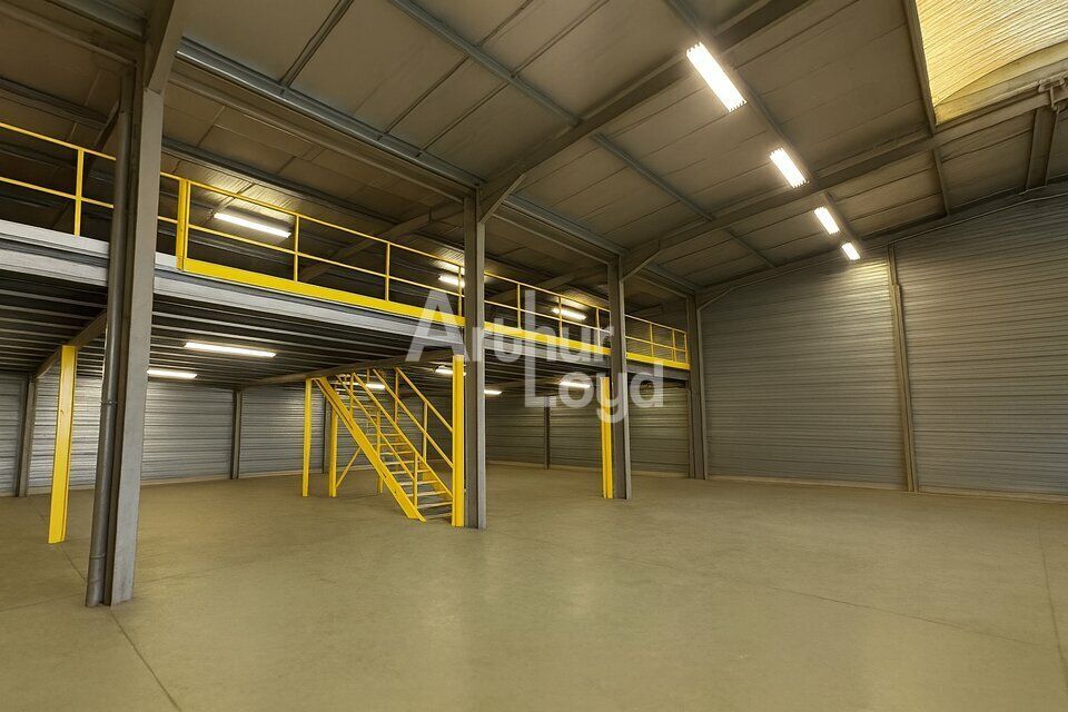 A LOUER - LOCAL D'ACTIVITE DE 1500m2 -  PORTE-DE-SAVOIES