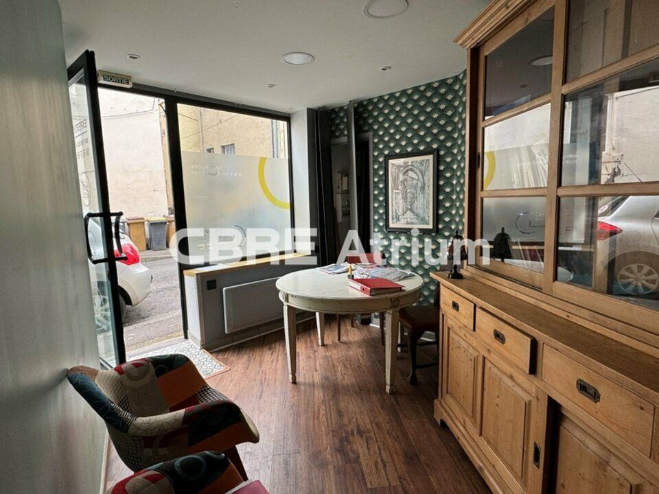 À LOUER - CHAMALIERES CENTRE-VILLE - LOCAL COMMERCIAL 25 M²