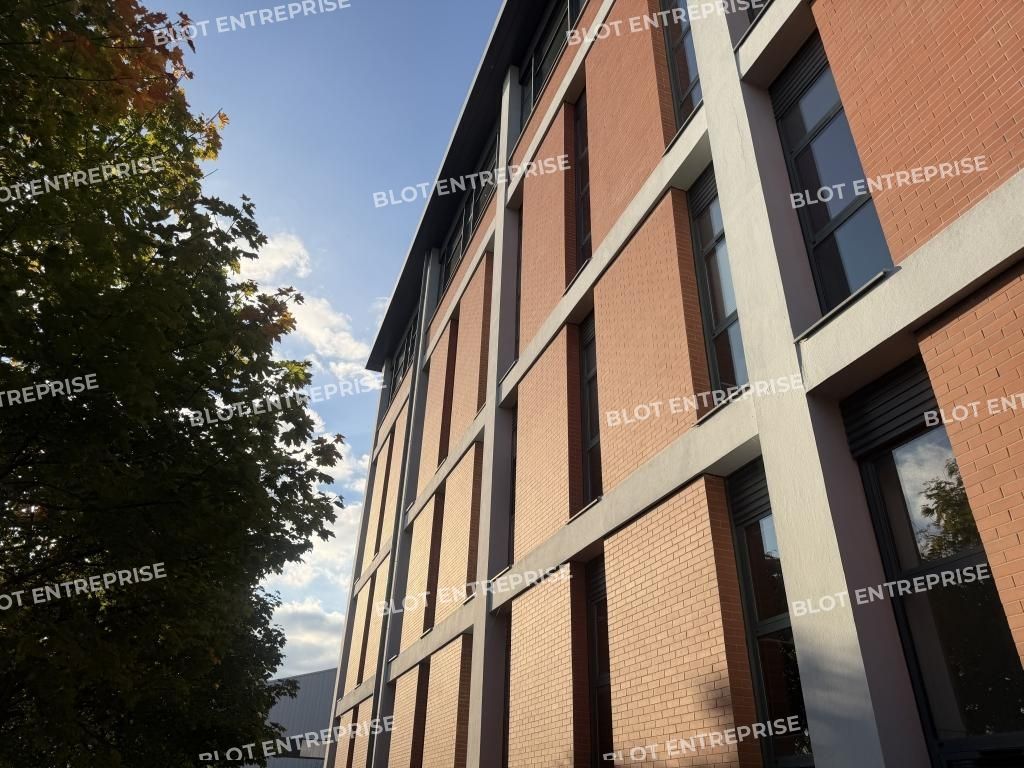 Location bureaux 300 m² non divisibles