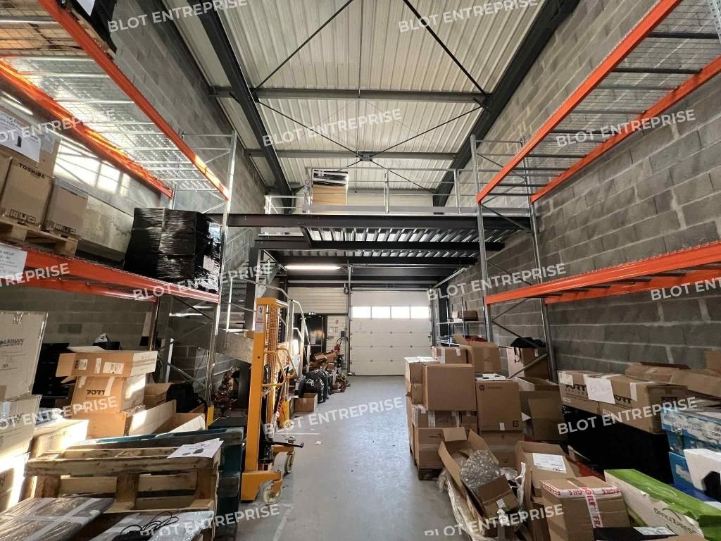 Location entrepôts 258 m² non divisibles