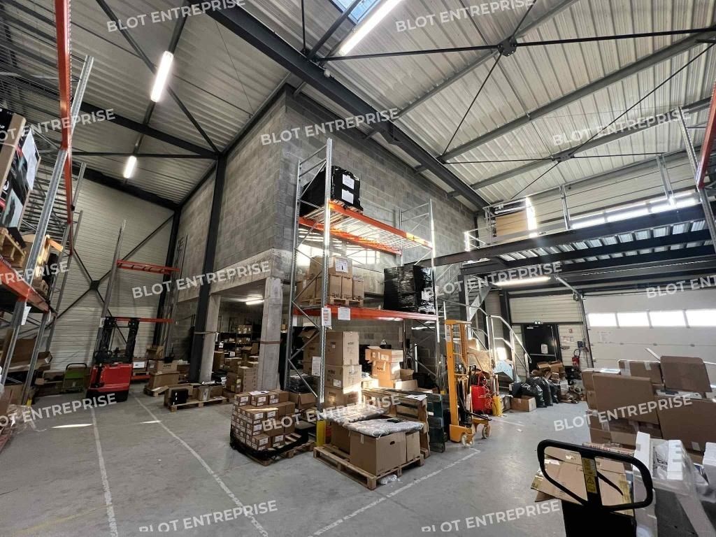 Location entrepôts 258 m² non divisibles