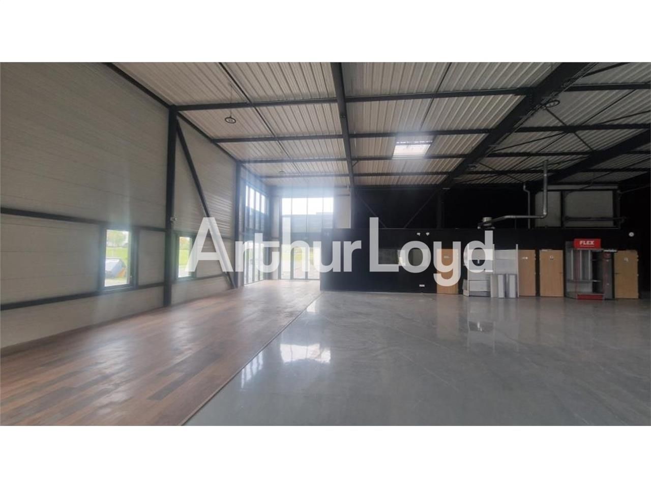 Vente local 424.00 m² à CORMELLES LE ROYAL