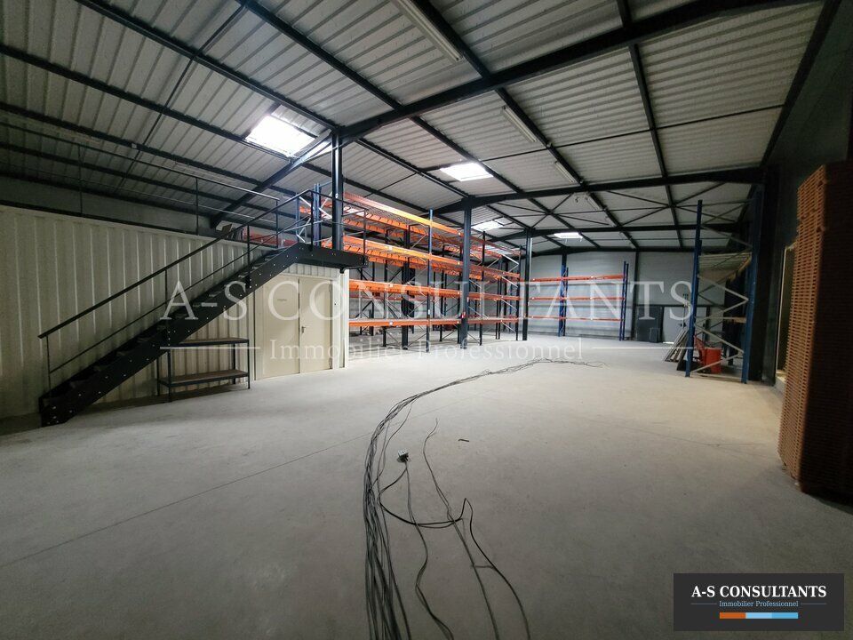 Location local d''activites 598 m² non divisibles
