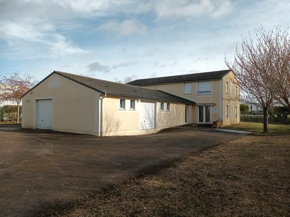 Location local d''activites 400 m² non divisibles