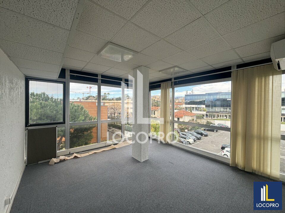 Location bureaux 107 m² non divisibles