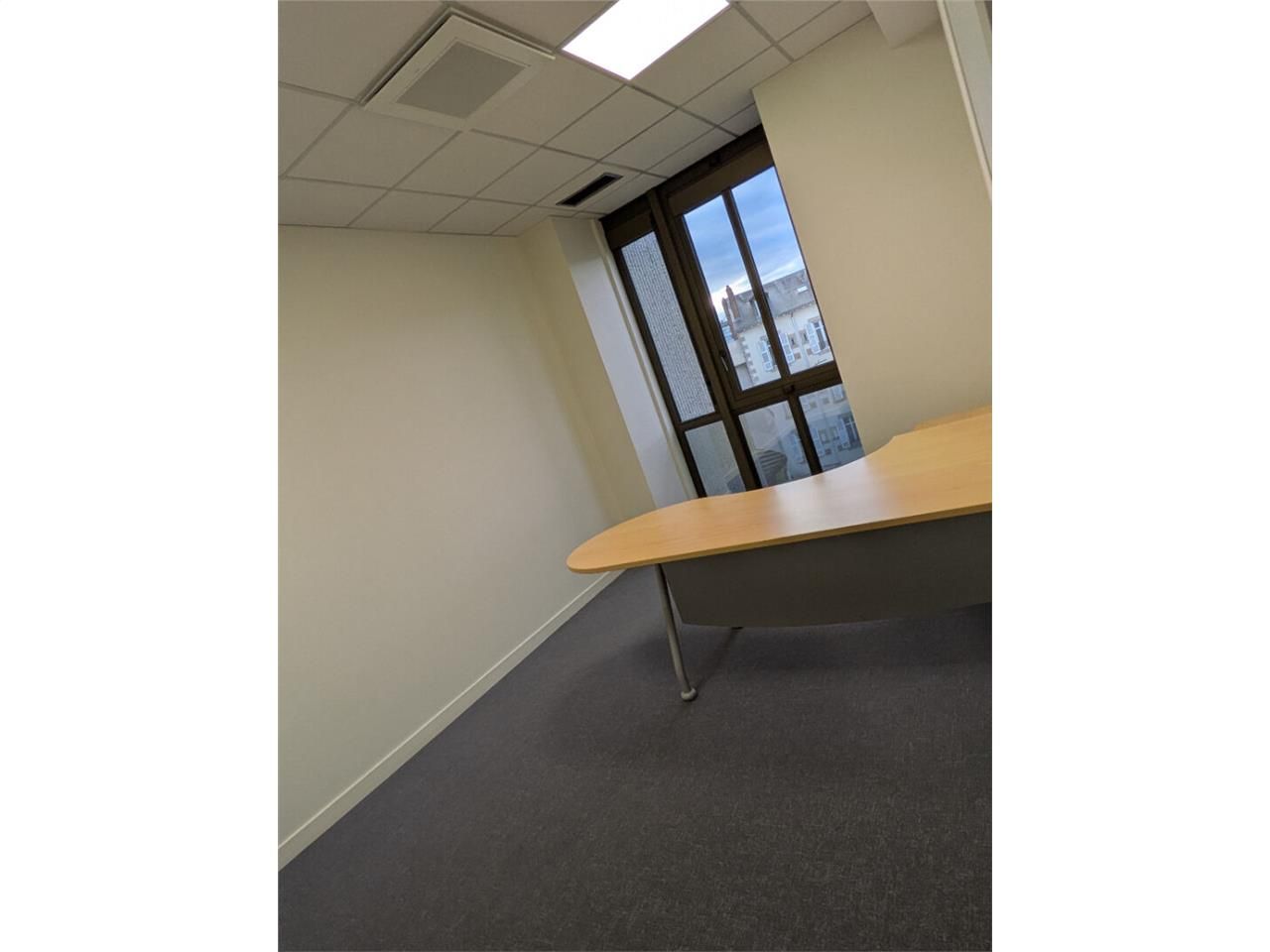 Location bureaux 89.78 m² à LIMOGES