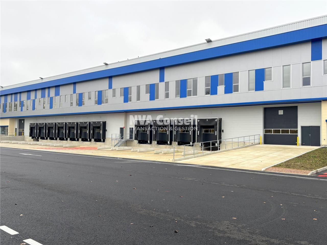 Location local d''activités 3256 m² à Eragny