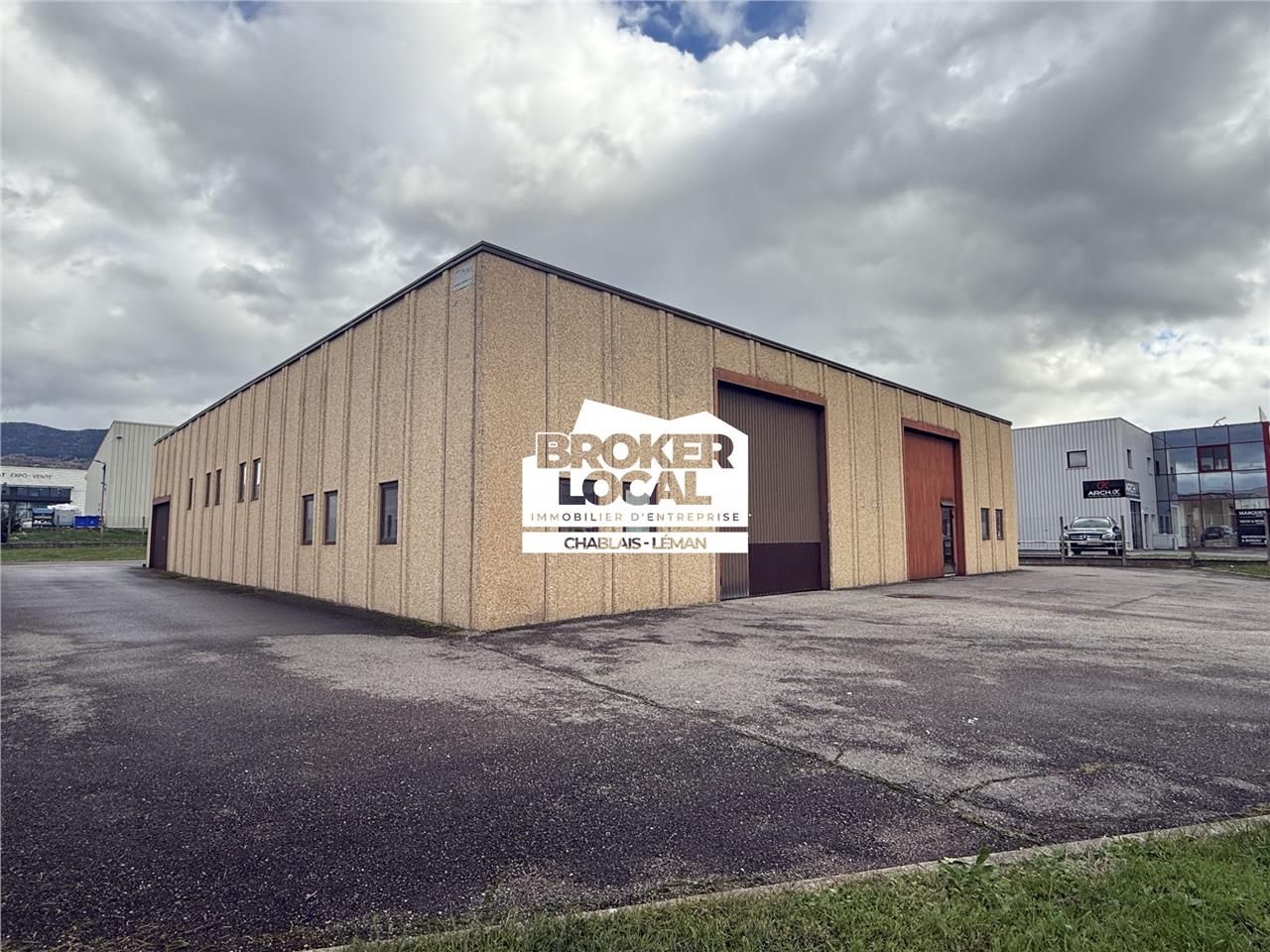 Location local d''activités 340 m² à Annemasse
