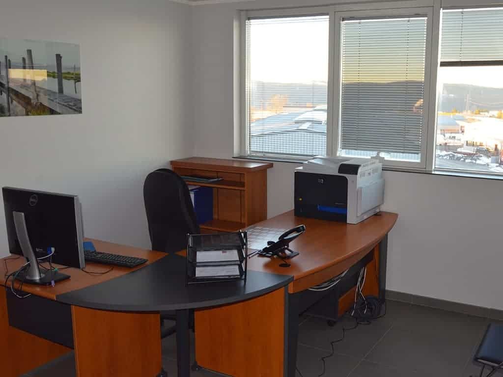 Location entrepôts 2200 m² non divisibles