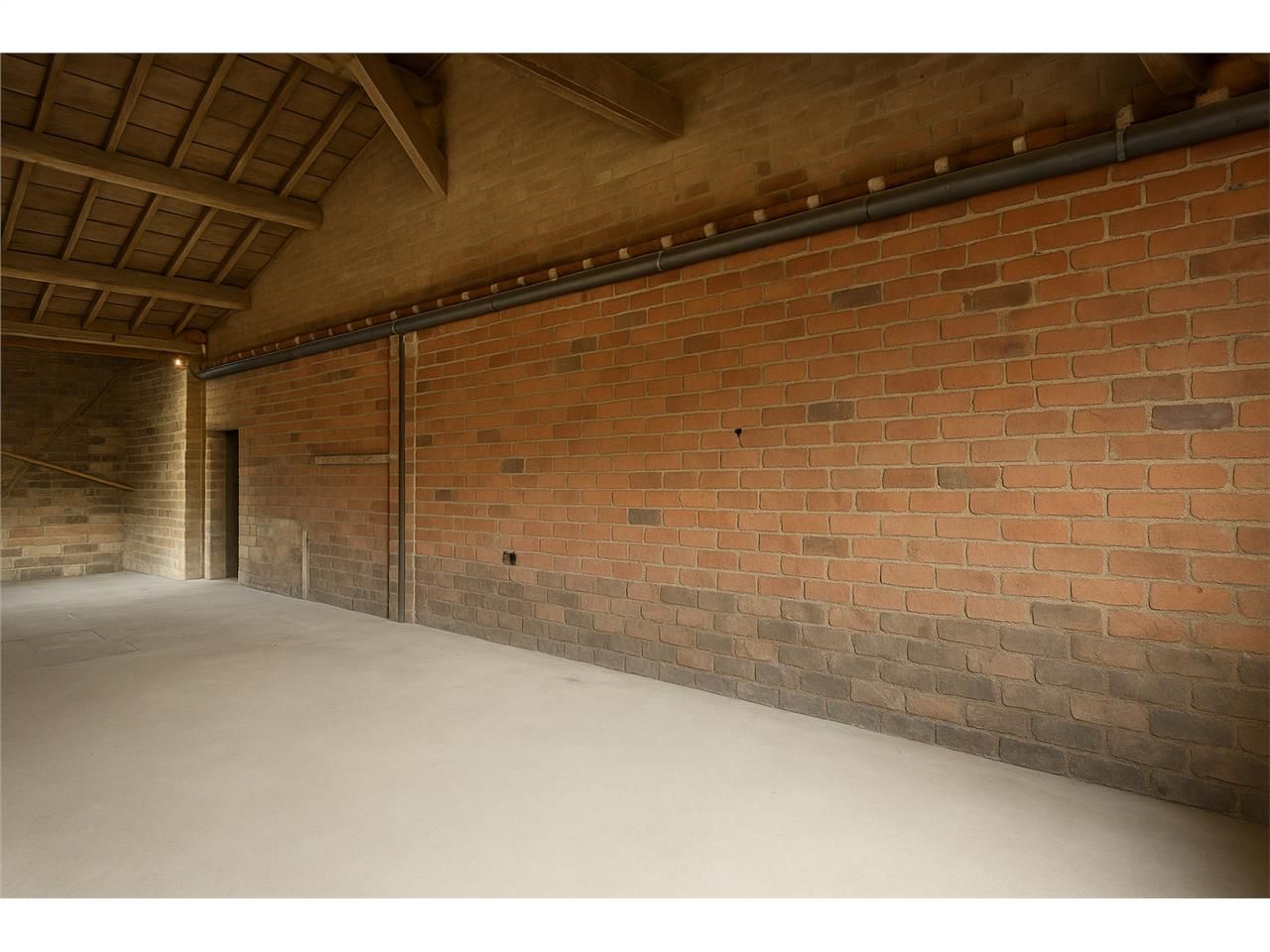 Location local 100.00 m² à AMBARES ET LAGRAVE