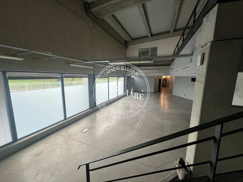 Location local d''activites 800 m² non divisibles