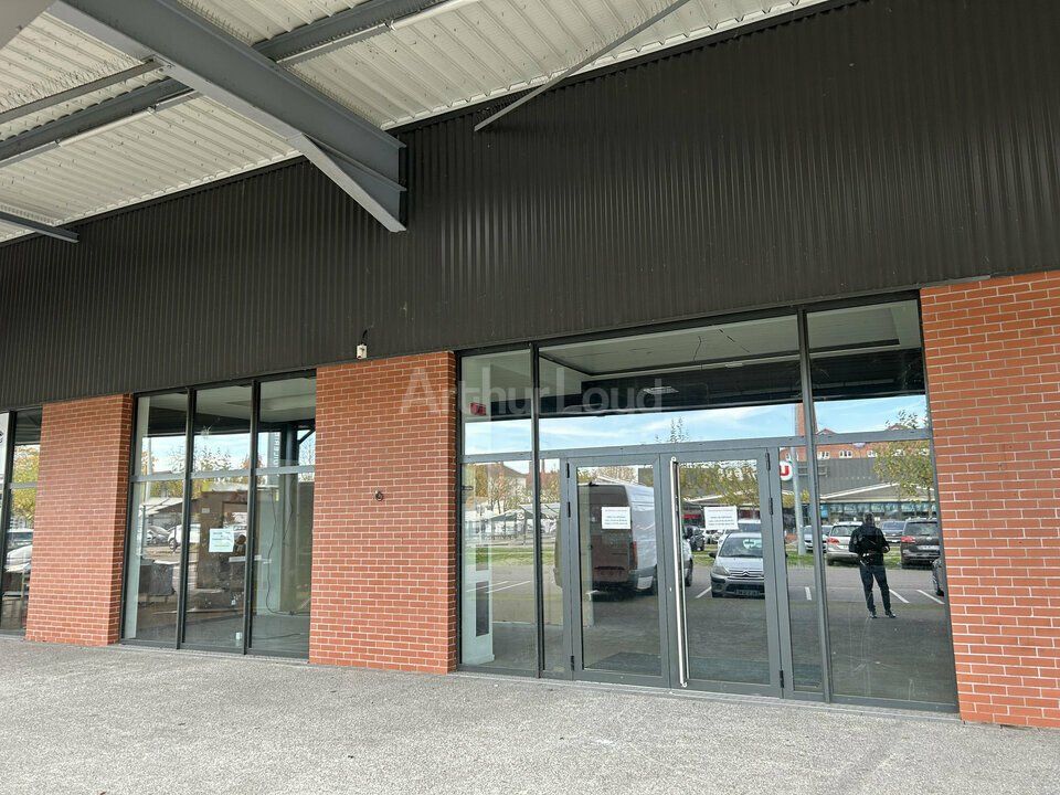 Location local commercial 731 m² divisibles à partir de 731 m²