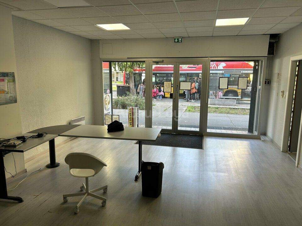 Location local commercial 168 m² non divisibles