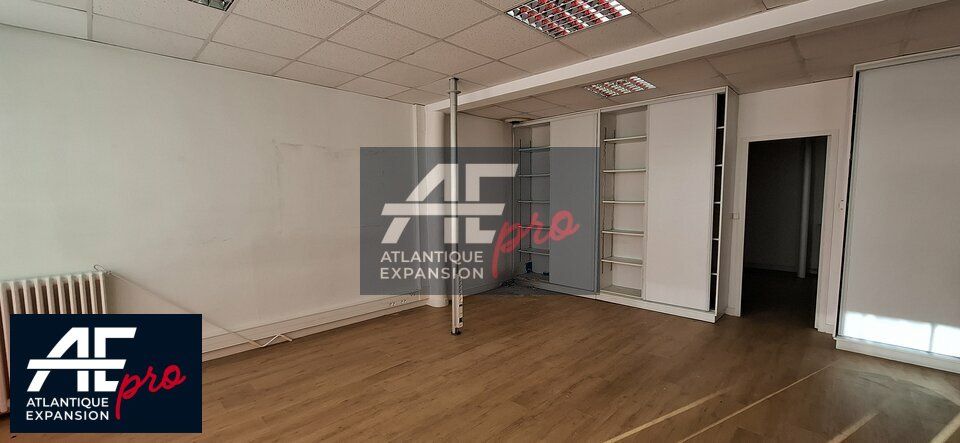 Bureau avec vitrine face aux chantiers de l'Atlantique à louer par Atlantique Expansion Pro