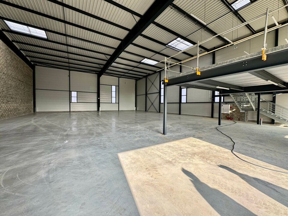 Location local d''activites 830 m² non divisibles