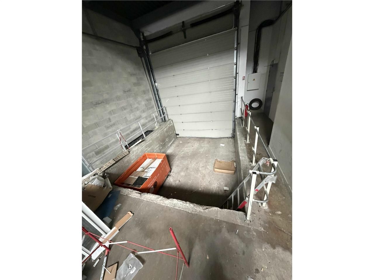 Location local d''activites 450 m² non divisibles