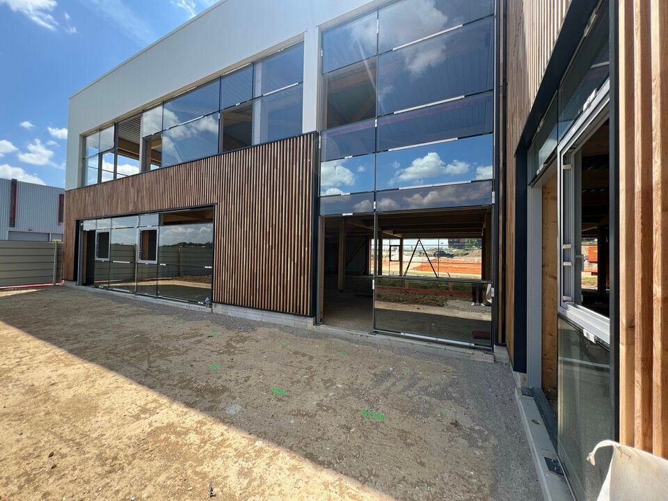 Location local commercial 491 m² non divisibles