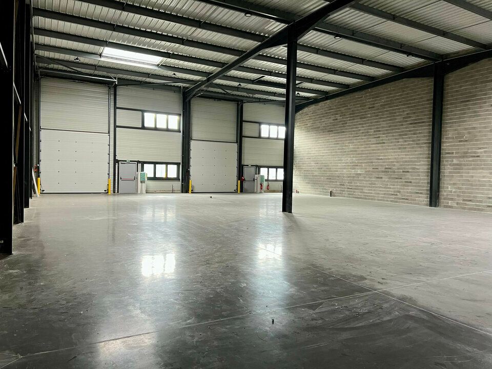 Location local d''activites 880 m² non divisibles