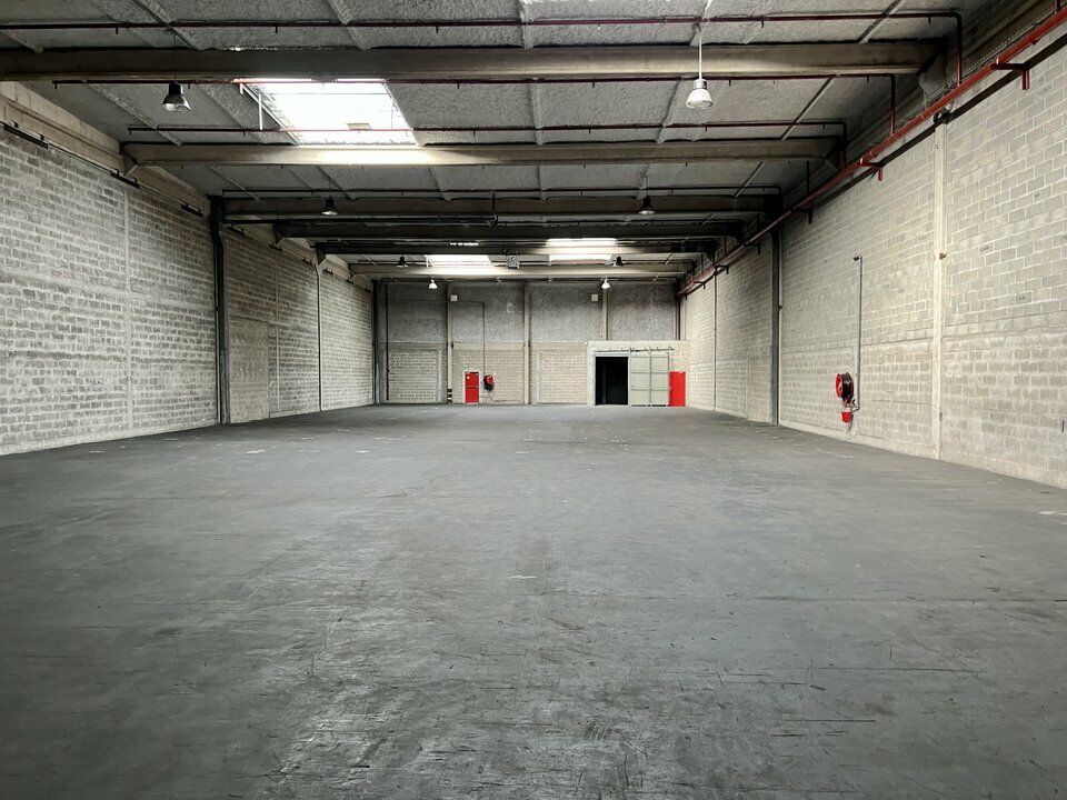 Location local d''activites 1352 m² non divisibles