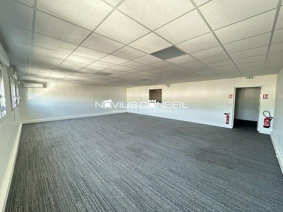 Location activité/entrepôt - 303 m²