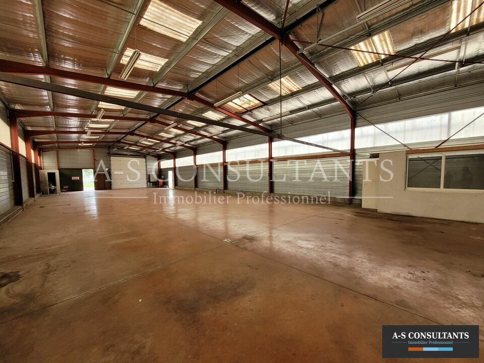 Location local d''activites 840 m² non divisibles