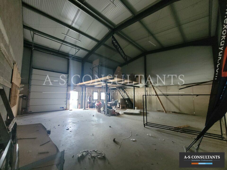 Location local d''activites 150 m² non divisibles