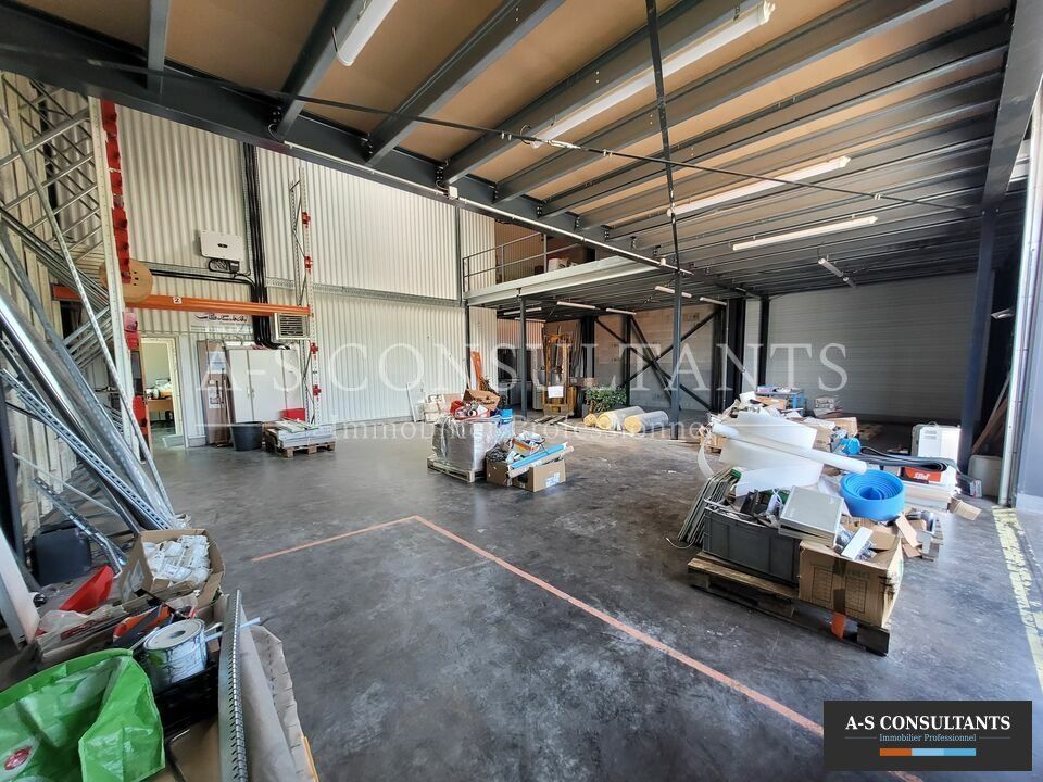 Location local d''activites 484 m² non divisibles