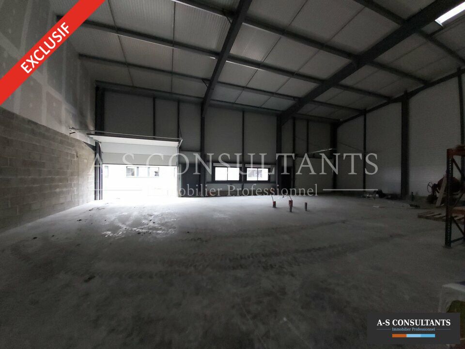 Location local d''activites 200 m² non divisibles