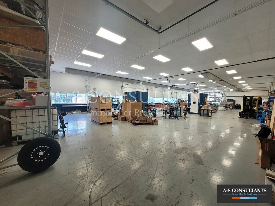Vente local d''activites 780 m² non divisibles