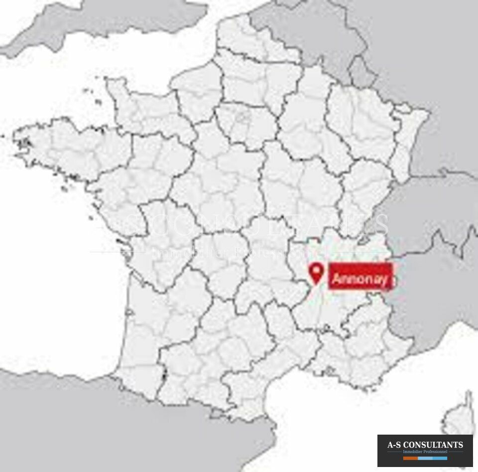ANNONAY (07100) à louer local commercial de 900 m² avec mezzanine situe sur un axe très passant aux portes d'Annonay grand parking devant le bâtiment.