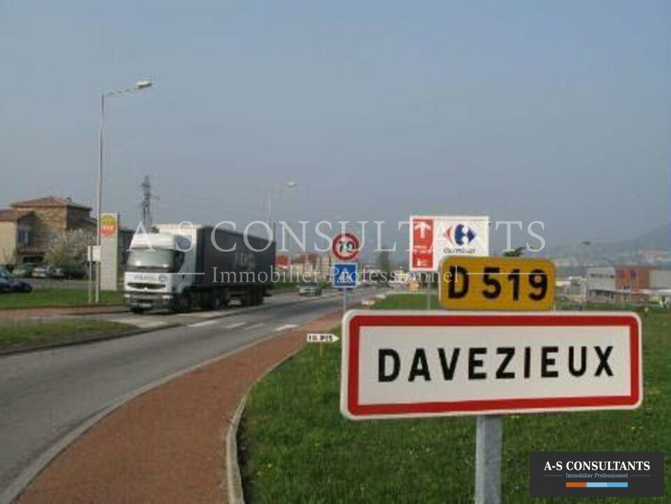 DAVEZIEUX (07430) à louer local commercial de 400 m² sur 2 niveaux avec stationnements privatifs situé proche de l'axe principale.