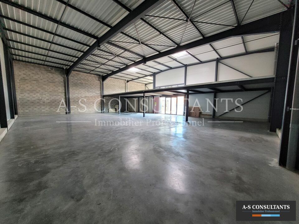 Location local commercial 400 m² non divisibles