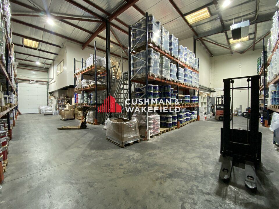 Location activité/entrepôt - 583 m²