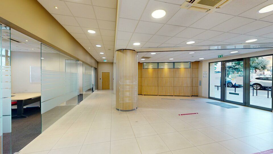 Location local commercial 267 m² non divisibles