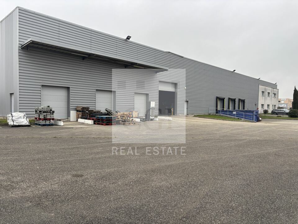 Location local d''activites 3327 m² non divisibles