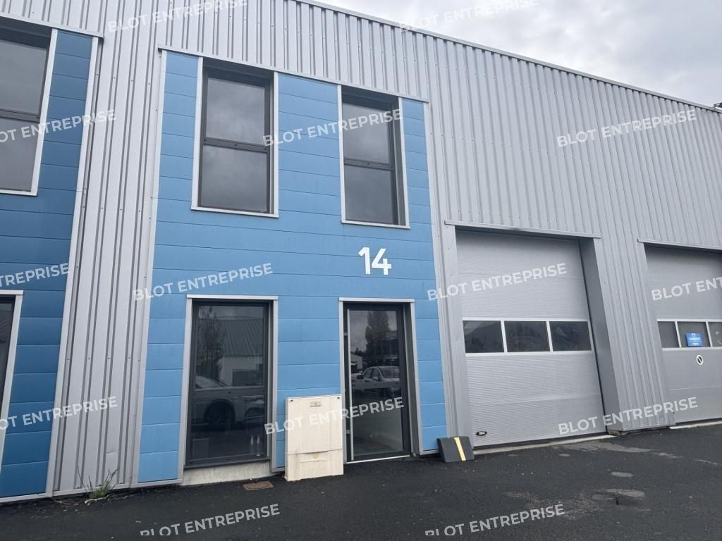Location entrepôts 151 m² non divisibles