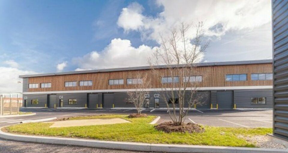 Location local d''activites 305 m² non divisibles