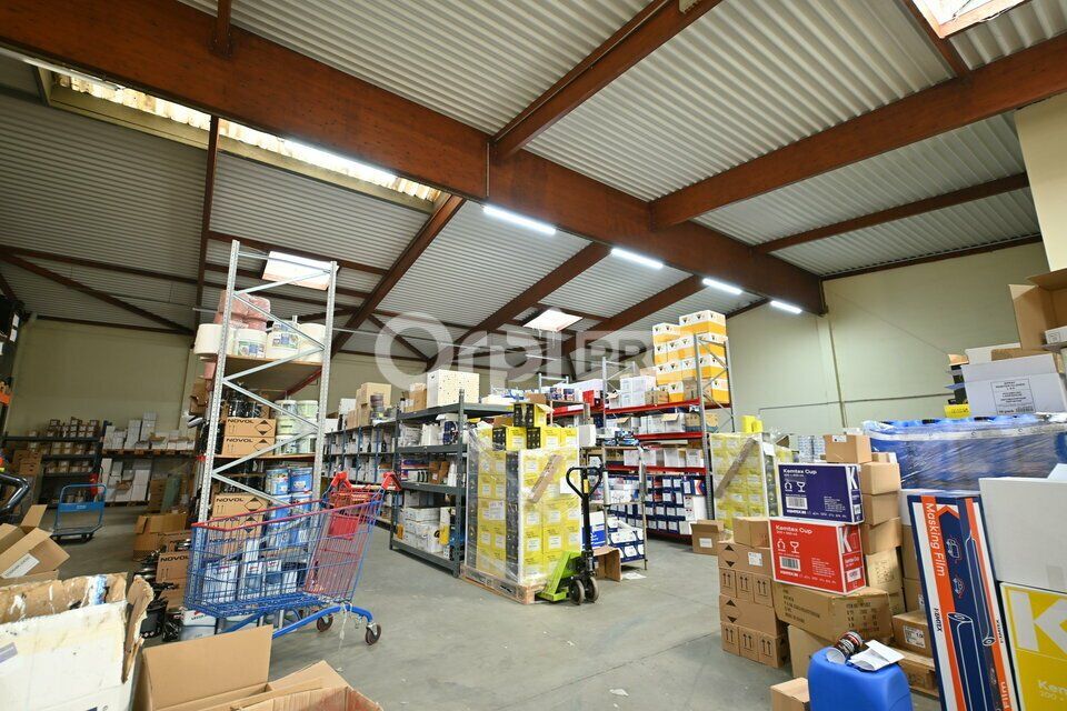 LOCAL D'ACTIVITE A LOUER - 583 m² - DECINES CHARPIEU