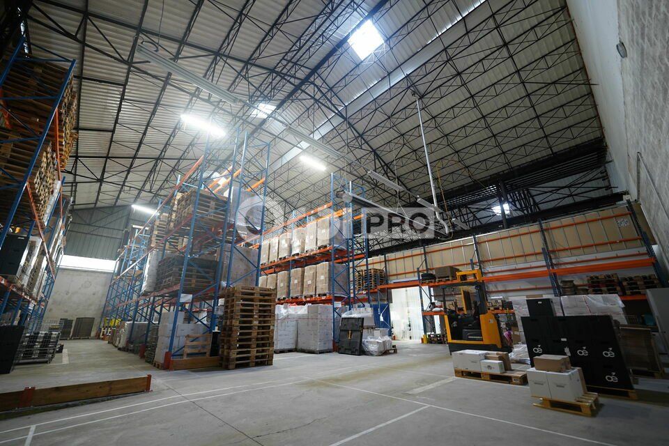 Location local d''activites 1034 m² non divisibles